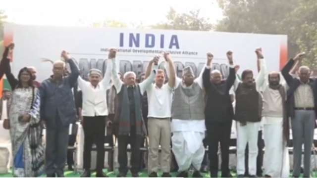 Delhi News:'संसद में जब घुसपैठ हुई, बीजेपी सांसद भाग खड़े हुए', सुरक्षा चूक पर बोले राहुल गांधी