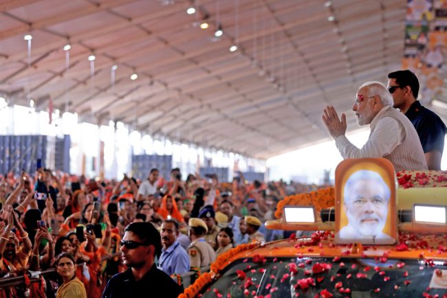 PM Modi in Kashi: पीएम मोदी के स्वागत के लिए काशी तैयार, भव्य रोड शो के लिए की गई है खास तैयारी