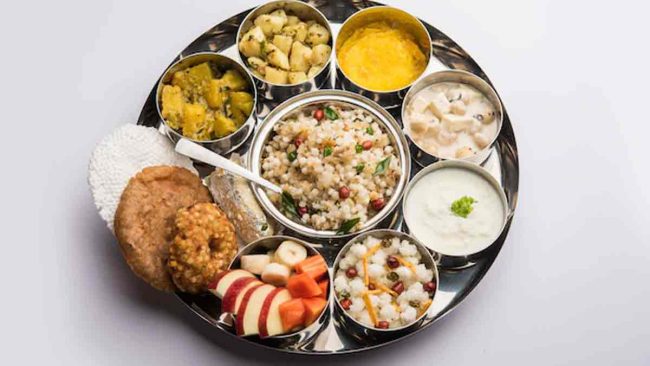 Sawan Somvar Vrat: सावन सोमवार का कर रहें हैं व्रत, तो फलाहार में खाएं ये चीजें